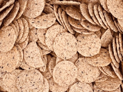 Sesamcracker mit Pfeffer