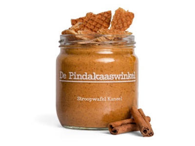 Erdnussbutter mit Sirupwaffel und Zimt